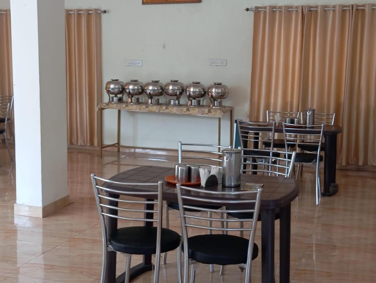 Blue Bell Homestay Лонавала Экстерьер фото